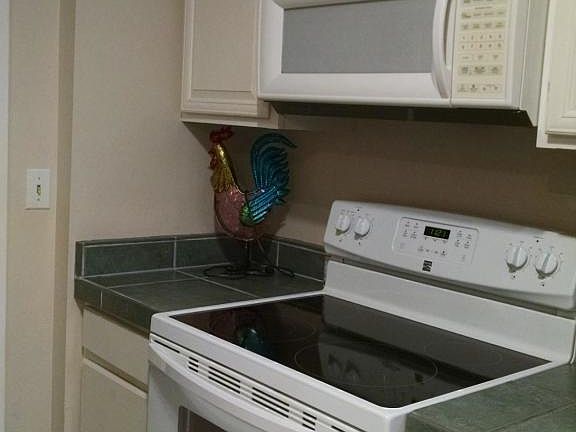 5th image of 900 Bay Dr APT 31