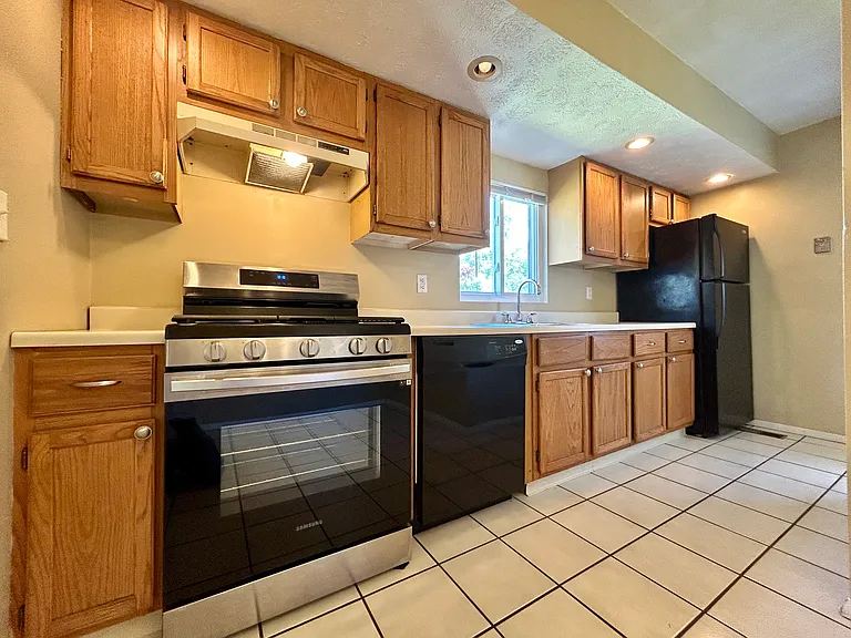 6490 Almont Dr — Photo 5