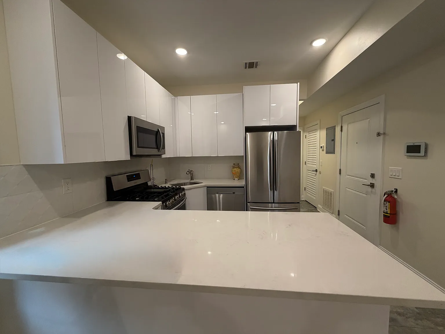 3 bed, $2,850 — Photo 4