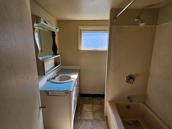 3rd image of 2433 Independence Ave #2