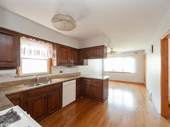 4th image of 3542 N Nagle Ave