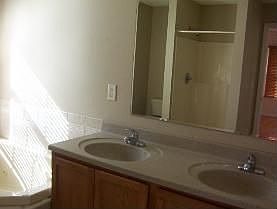 5th image of 4522 Tanglewood Dr