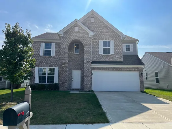 2221 Creek Bank Dr, Columbus, IN 47201