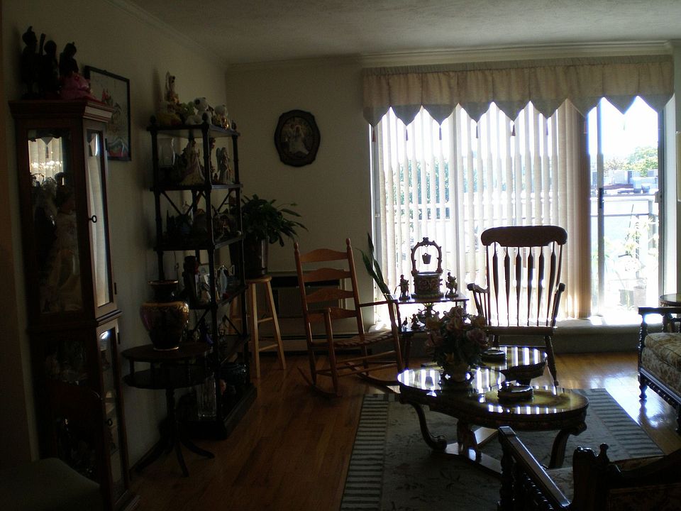 2nd image of 377 Westchester Ave APT 6L