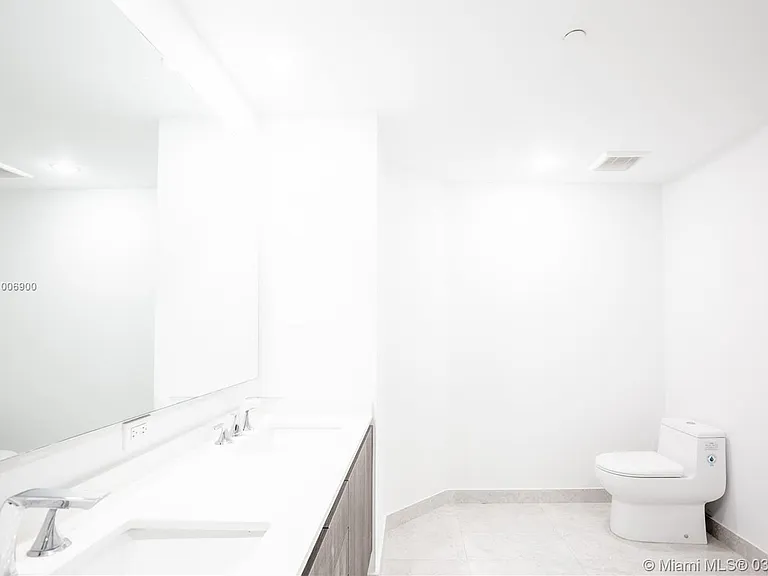 488 NE 18th St #2200 — Photo 11