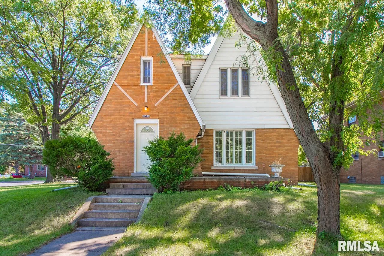 1330 N University St photo 1