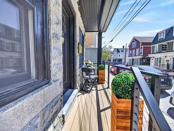 3rd image of 494 Thames St