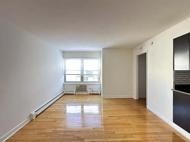 6830 N Sheridan Rd #365 — Photo 11