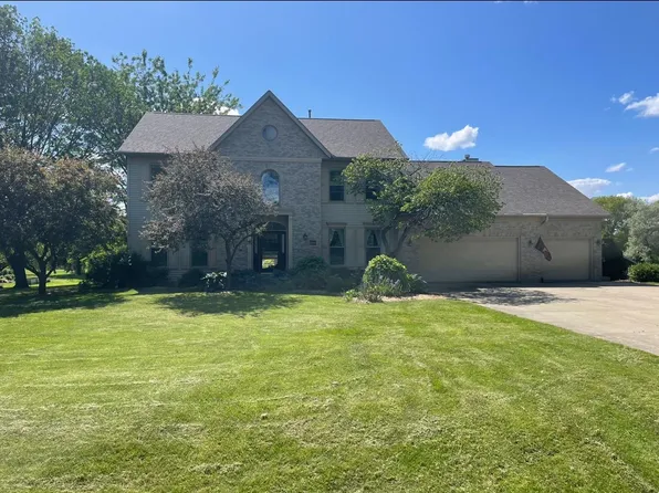 1424 Country Club Ln, Watertown, WI 53098