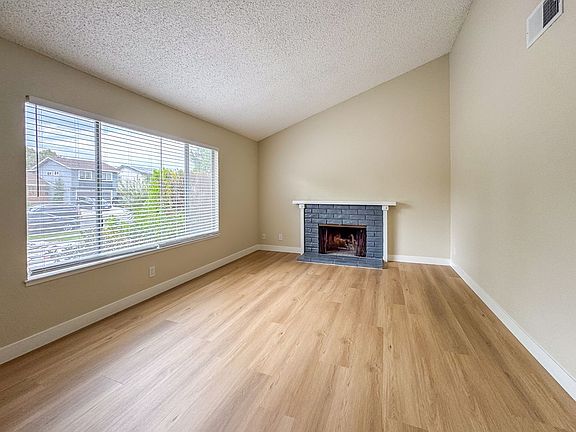 2nd image of 4556 Hampshire Pl
