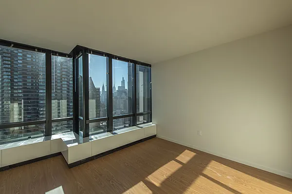 Rented by Solow Realty | media 36