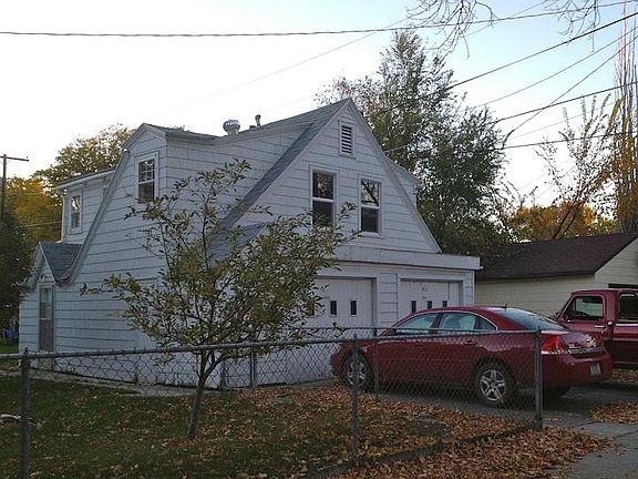 3rd image of 912 6th St W