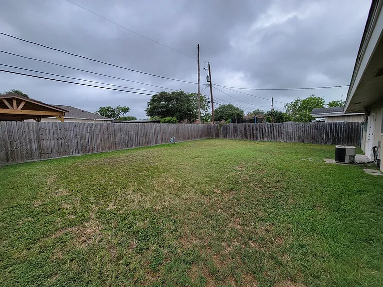 4617 Mildred Dr — Photo 12