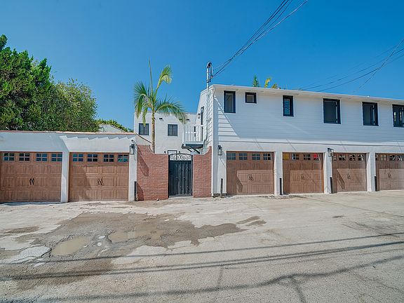 4th image of 1014 S Hayworth Ave