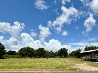 608 Neirbo St, Anahuac, TX 77514