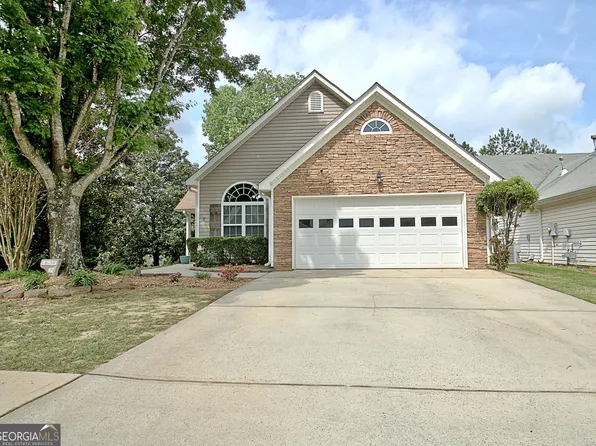 2 Belltree Cir, Newnan, GA 30265