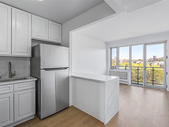 5th image of 136-21 Latimer Pl #4H