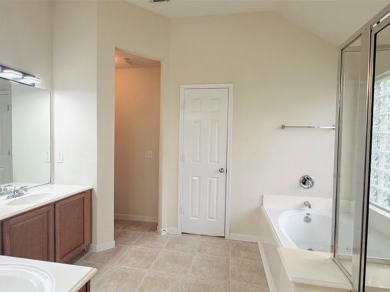20023 Castlegreen Dr — Photo 15