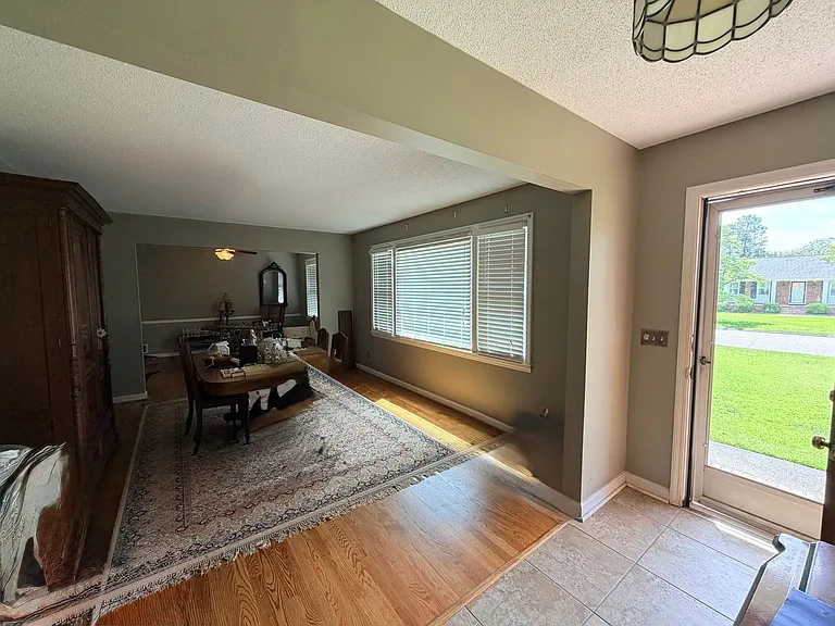 839 Malibu Dr — Photo 3