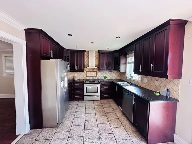 15 Beaverhall Rd — Photo 4