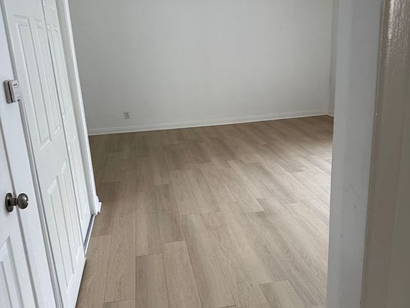 5th image of 749 S Berendo St APT 5