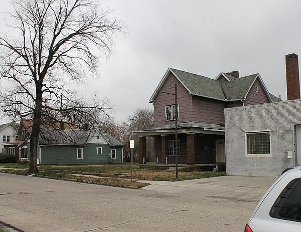 2nd image of 1340 Sycamore St