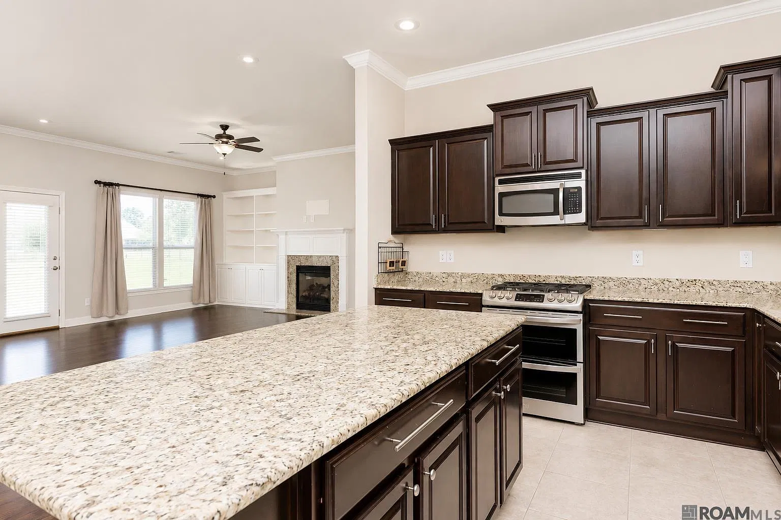 6 bed, 3269 sqft, $4,000 — Photo 4