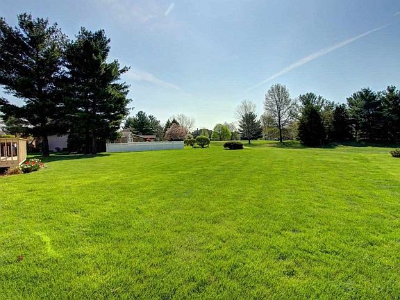 3rd image of 816 Braxton Ct
