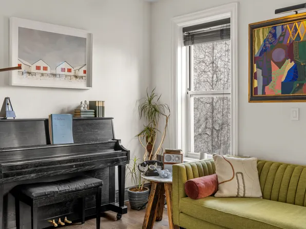 261 West 22nd Street image 4 of 14