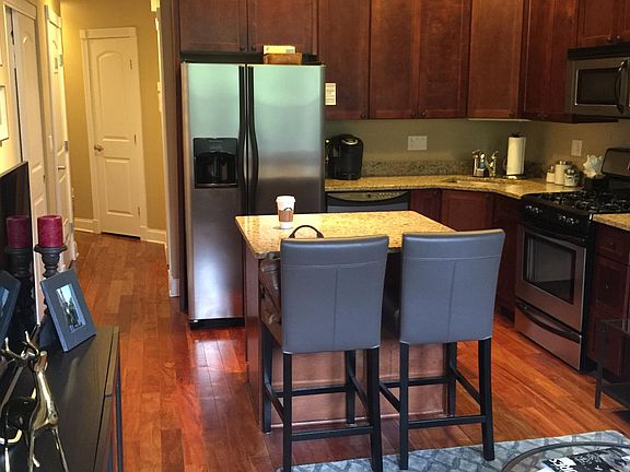 5th image of 2048 W Hood Ave #409