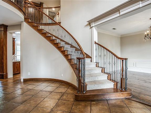 4th image of 710 Lakeway Dr