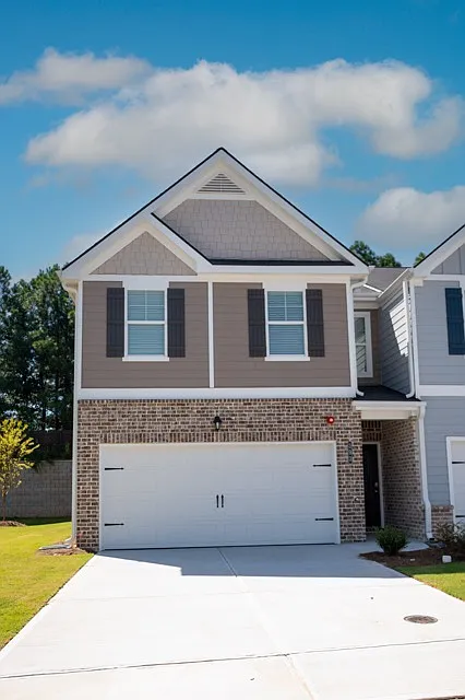 4 bed, 2.5 bath, 1858 sqft, $2,300 — Photo 2