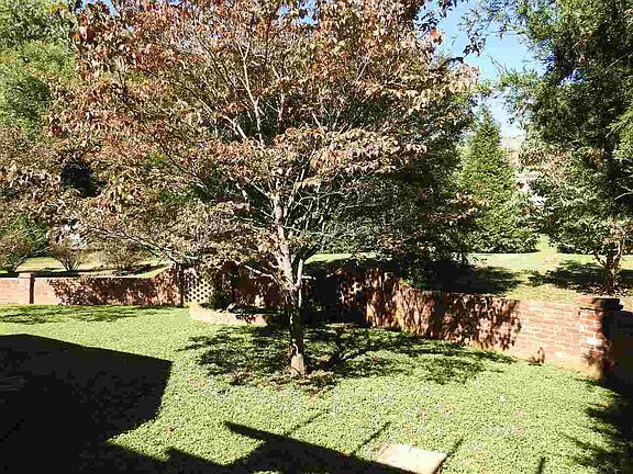 3rd image of 205 Lynnwood Dr