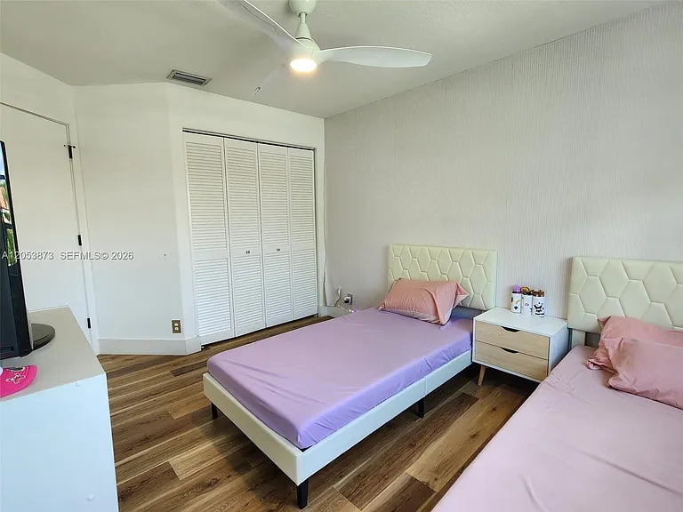 594 Spinnaker — Photo 36