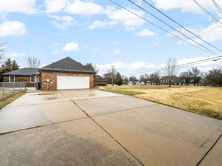 1015 Brinkley Rd — Photo 34