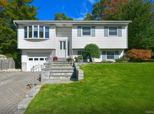 7 Cardiff Ct, Huntington Station, NY 11746