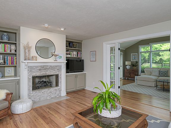 4th image of 5027 Arrowhead Cir