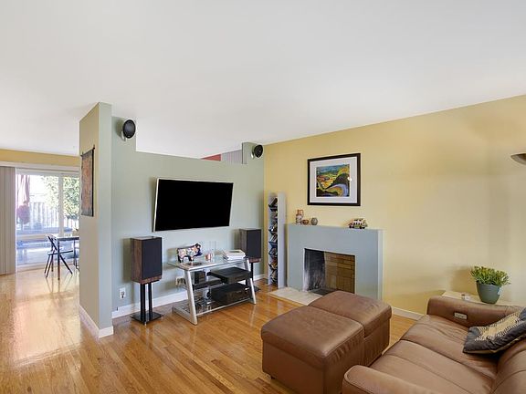5th image of 587 Kirk Ave