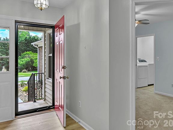 4th image of 31 Saint Andrews Dr