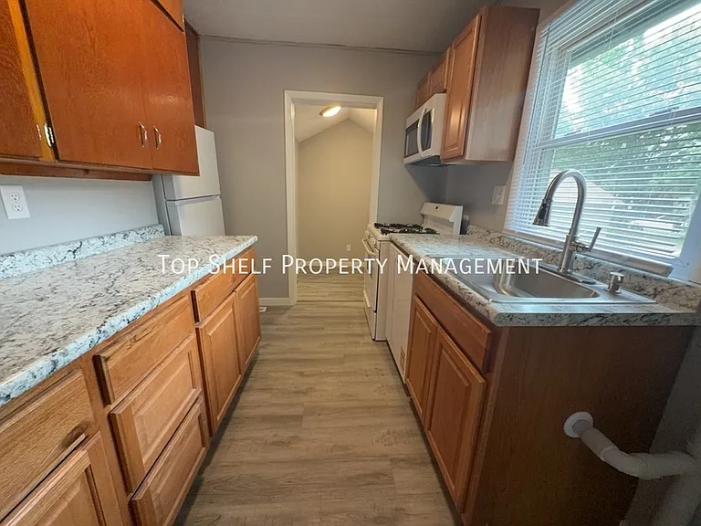 3623 Cambridge St — Photo 2