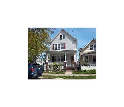 662 Johnstone St photo 1