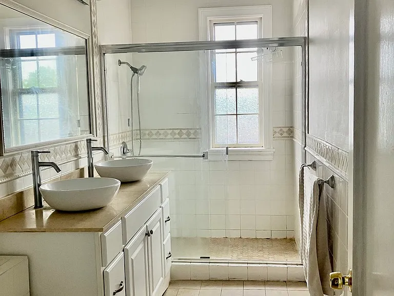 924 Walnut St — Photo 2