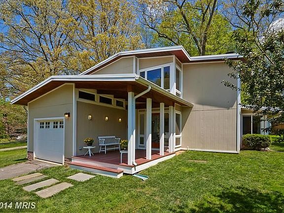 2nd image of 3321 Hemlock Dr