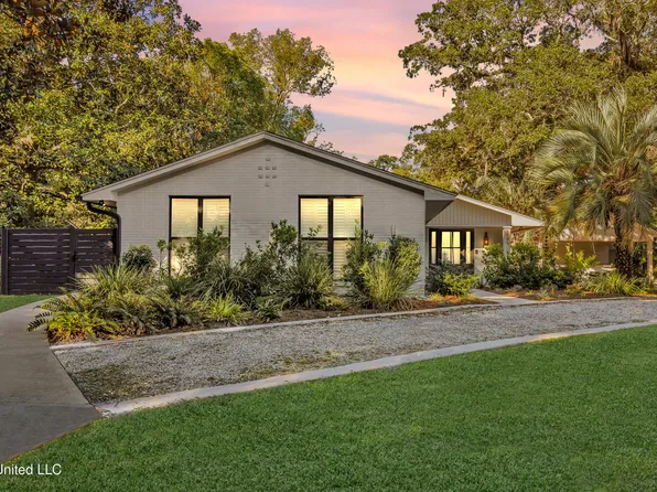 1105 E Cherokee Gln, Ocean Springs, MS 39564