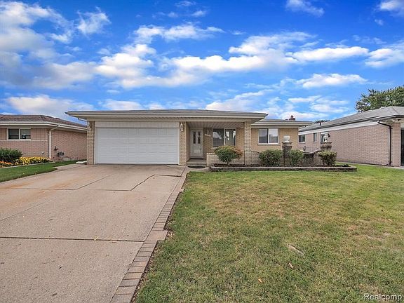 3rd image of 13592 Ascot Dr
