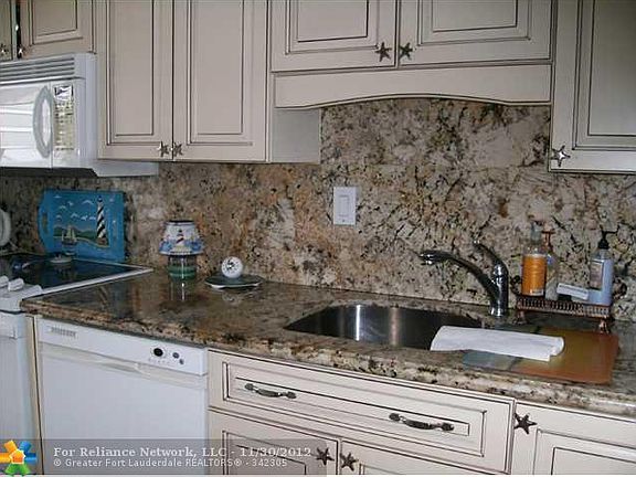 5th image of 333 NE 21st Ave APT 1402