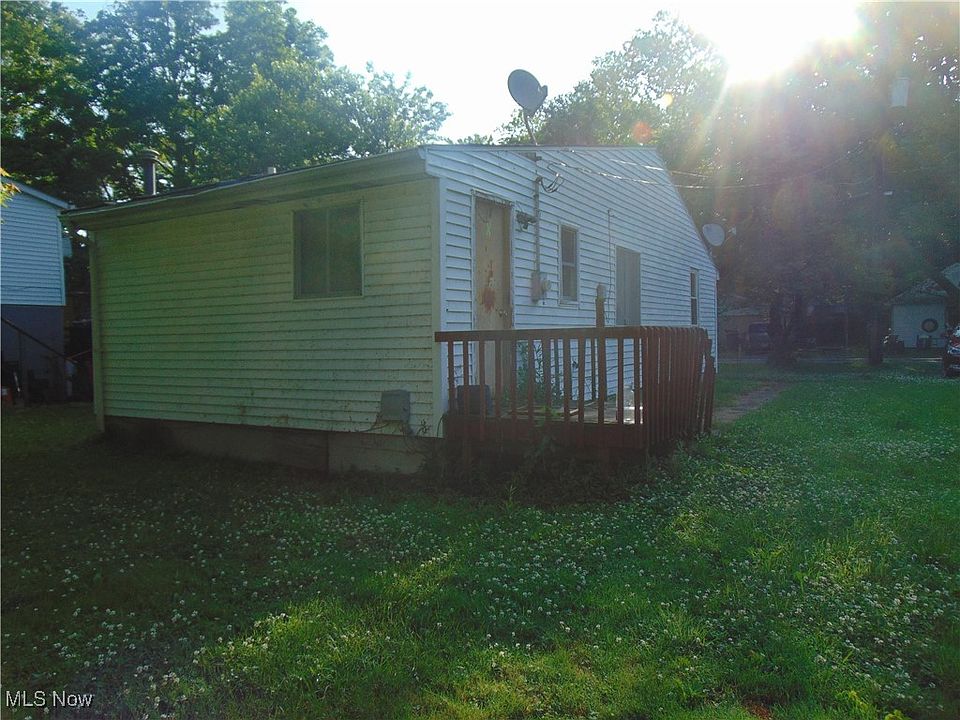 2nd image of 887 Beech Ave