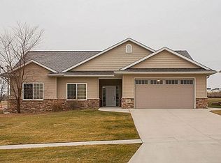2169 Glen Oaks Dr, Coralville, IA 52241