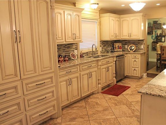 5th image of 1451 N Chateau Cir
