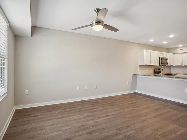 Oak Tree Apartments & Townhomes — Photo 24